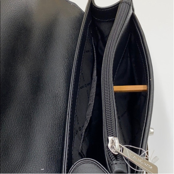 MICHAEL KORS ROSE MEDIUM FLAP SHOULDER BLACK - Picture 8 of 16